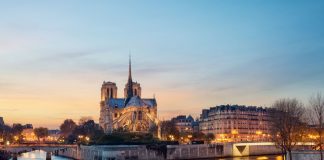 We emphasize the beauty of architectural objects at night We emphasize the beauty of architectural objects at night