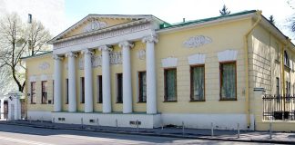 Houses of strict classicism