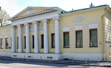 Houses of strict classicism