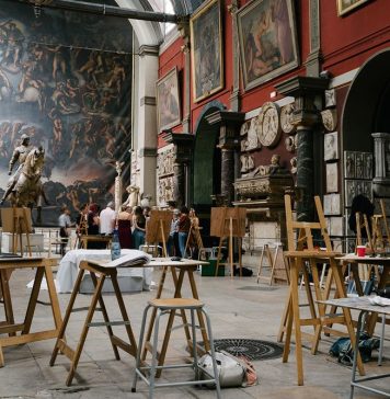 Dissonance between the engineering potential and the academic tradition L’Ecole des Beaux-Arts in Paris